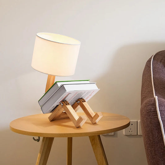 Sitari Lumi — De Houten Robotlamp met een Persoonlijkheid